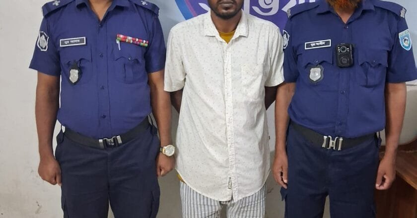 নাগেশ্বরীতে নিষিদ্ধ ছাত্রলীগ নেতা আনিস গ্রেফতার