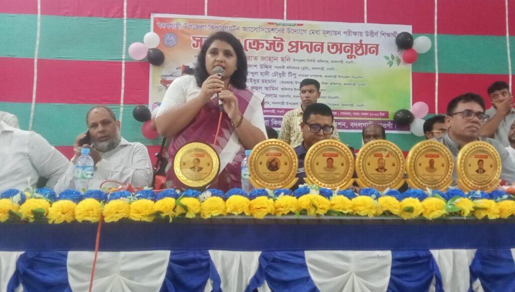 বদলগাছীতে কিন্ডারগার্টেন অ্যাসোসিয়েশনের মেধা মূল্যায়ন পরীক্ষার সনদ ও ক্রেস্ট প্রদান