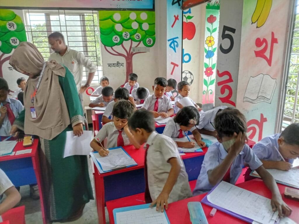 মহিষামুড়া বাজারে শিক্ষার বাতিঘর অক্সফোর্ড কিন্ডারগার্টেন এন্ড প্রি-ক্যাডেট স্কুল