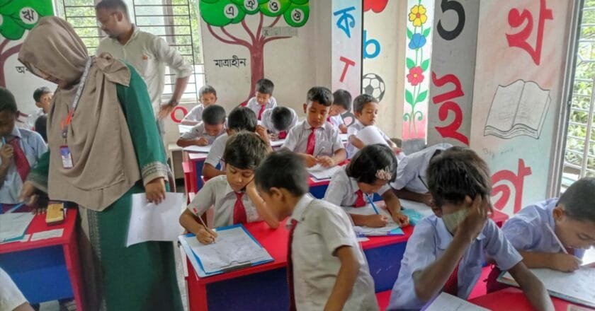 মহিষামুড়া বাজারে শিক্ষার বাতিঘর অক্সফোর্ড কিন্ডারগার্টেন এন্ড প্রি-ক্যাডেট স্কুল