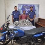 নাগেশ্বরীতে ধাওয়া দিয়ে ১০ কেজি গাঁজাসহ মাদক কারবারি গ্রেপ্তার