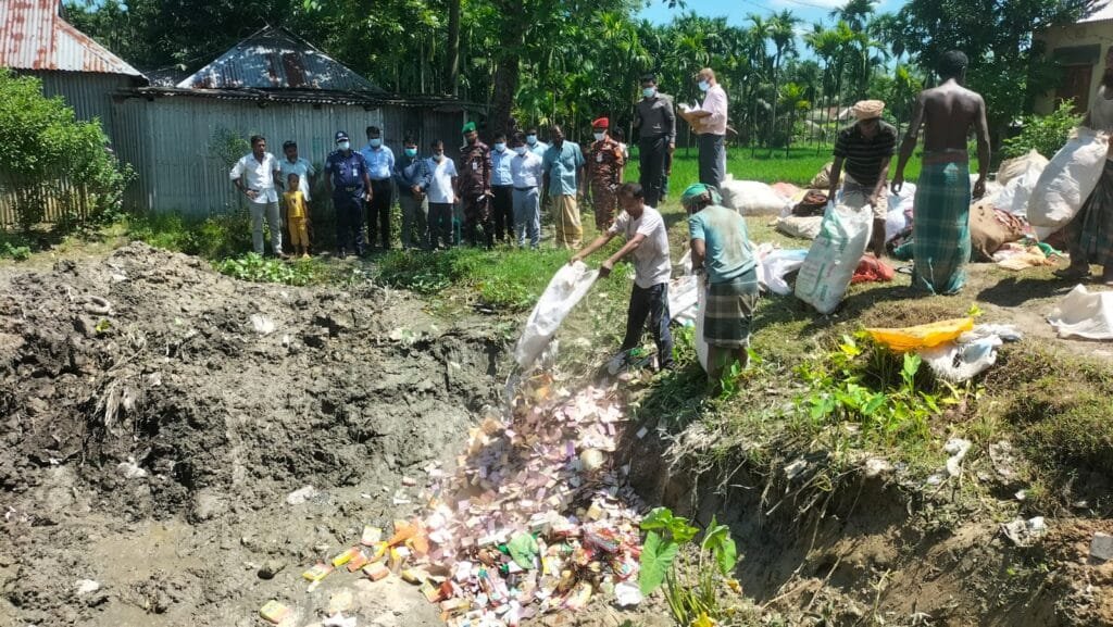 ভূরুঙ্গামারীতে ২৩ লাখ টাকার বাজেয়াপ্ত-মেয়াদোত্তীর্ণ পণ্য ধ্বংস