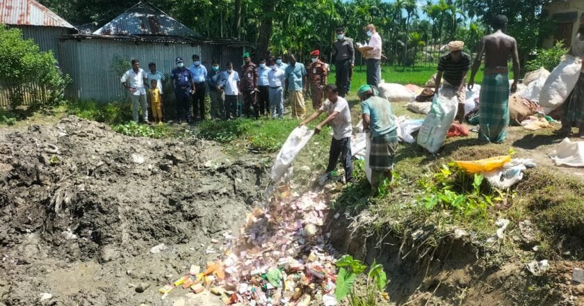 ভূরুঙ্গামারীতে ২৩ লাখ টাকার বাজেয়াপ্ত-মেয়াদোত্তীর্ণ পণ্য ধ্বংস