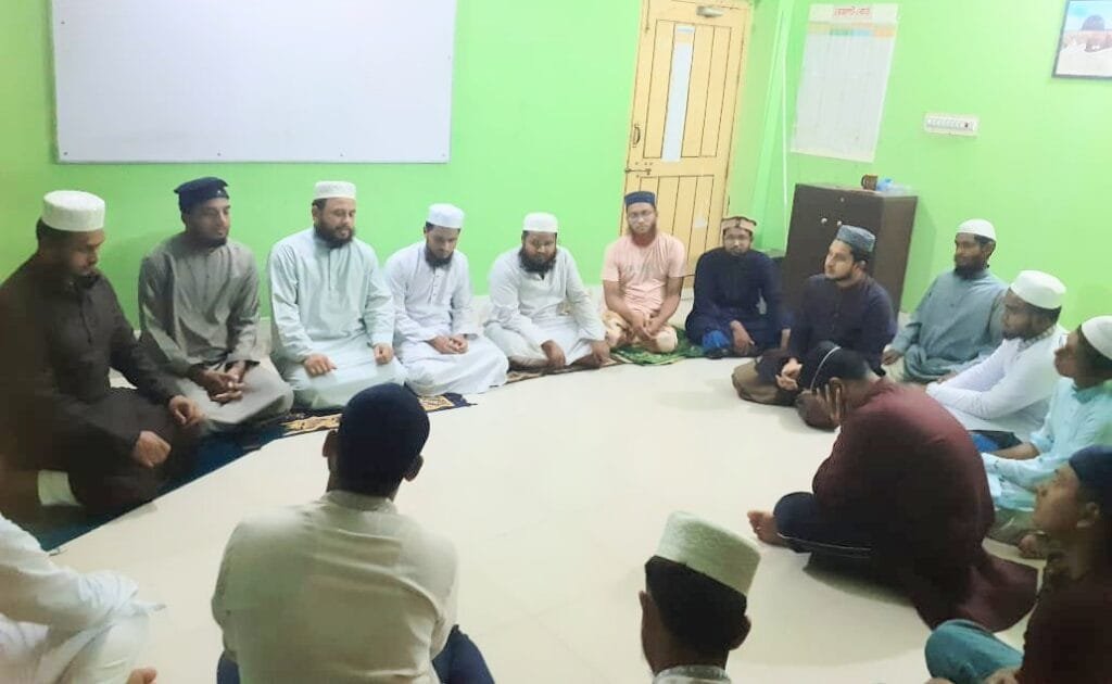 কুষ্টিয়ায় তালাবার সাবেক কেন্দ্রীয় সভাপতি কাওসারুজ্জামানের বাবার রুহের মাগফিরাতে দোয়া