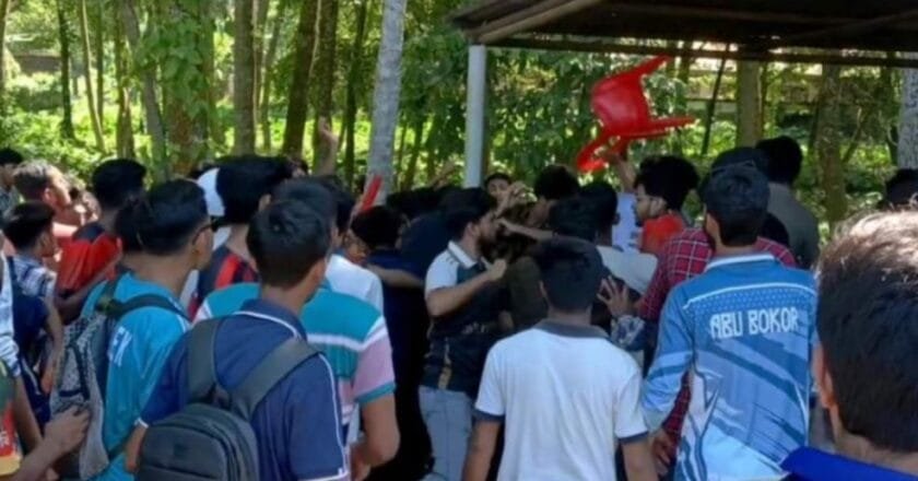 ইবিতে ফুটবল খেলা নিয়ে সংঘর্ষে জড়ালেন দুই বিভাগের শিক্ষার্থীরা‎