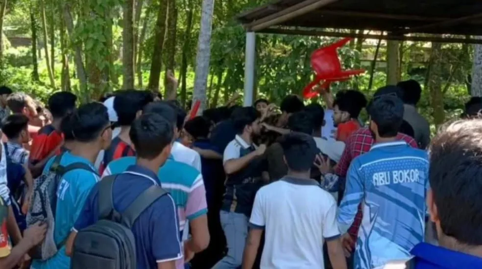 ইবিতে ফুটবল খেলা নিয়ে সংঘর্ষে জড়ালেন দুই বিভাগের শিক্ষার্থীরা‎