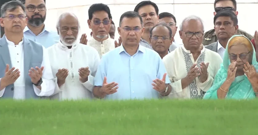 বিএনপির ৪৮তম প্রতিষ্ঠাবার্ষিকীতে জিয়াউর রহমান ও খালেদা জিয়ার কবরে প্রধানমন্ত্রীর শ্রদ্ধা