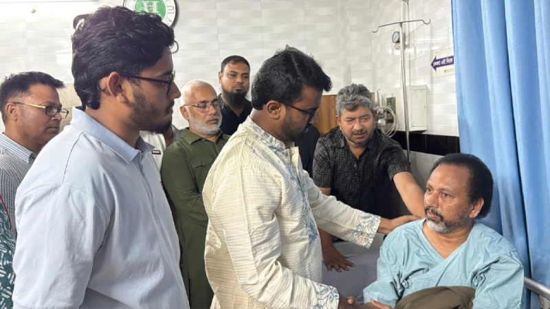 অসুস্থ বিএনপি নেতা বাচ্চুকে দেখতে হাসপাতালে গেলেন প্রধানমন্ত্রীর রাজনৈতিক সহকারী