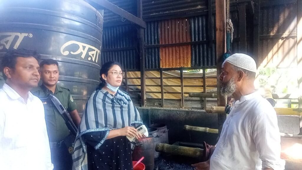 বেলকুচিতে বিষাক্ত বর্জ্য ফেলার দায়ে ৪ ডাইং মালিককে আড়াই লাখ টাকা জরিমানা