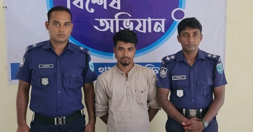 কচাকাটার নারায়নপুরে ৯৪ পিস ইয়াবাসহ যুবক গ্রেপ্তার