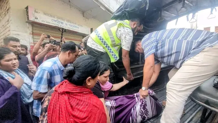 বগুড়ায় দাম্পত্য কলহের জেরে শ্বশুরবাড়িতে জামাইকে গলা কেটে হত্যা