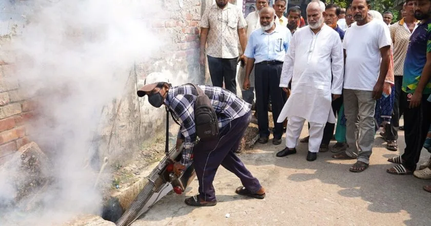 খুলনার খালিশপুরে পরিচ্ছন্নতা কার্যক্রমে গাফিলতিতে ক্ষোভ কেসিসি প্রশাসকের