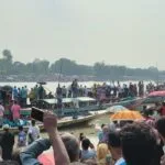 মানিকগঞ্জের কালীগঙ্গা নদীতে জমে উঠেছে ঐতিহ্যবাহী নৌকাবাইচ