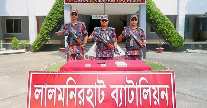 নাগেশ্বরীতে বিজিবির অভিযানে পিস্তল ও আইসসহ ৫ কোটি টাকার বেশি মালামাল জব্দ