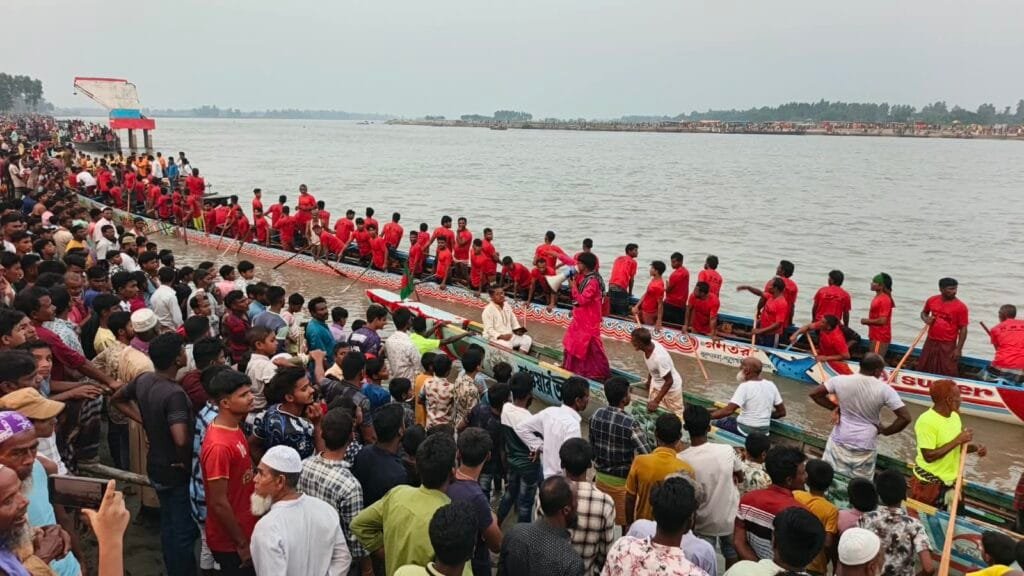 নাগেশ্বরীতে শহীদ জিয়াউর রহমান নৌকা বাইচ প্রতিযোগিতার উদ্বোধন