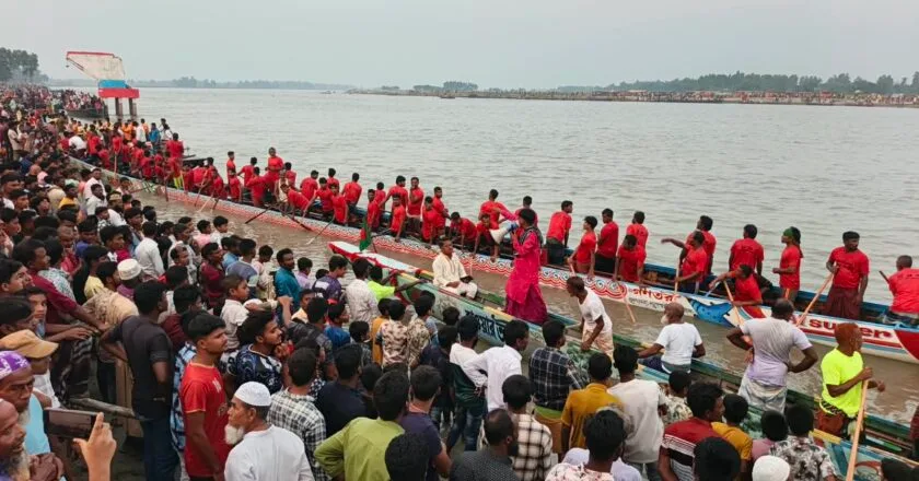 নাগেশ্বরীতে শহীদ জিয়াউর রহমান নৌকা বাইচ প্রতিযোগিতার উদ্বোধন