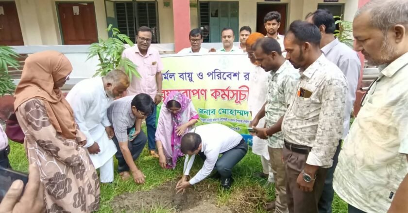 পরিবেশ রক্ষায় নাগেশ্বরীতে বৃক্ষরোপণ কর্মসূচি অনুষ্ঠিত