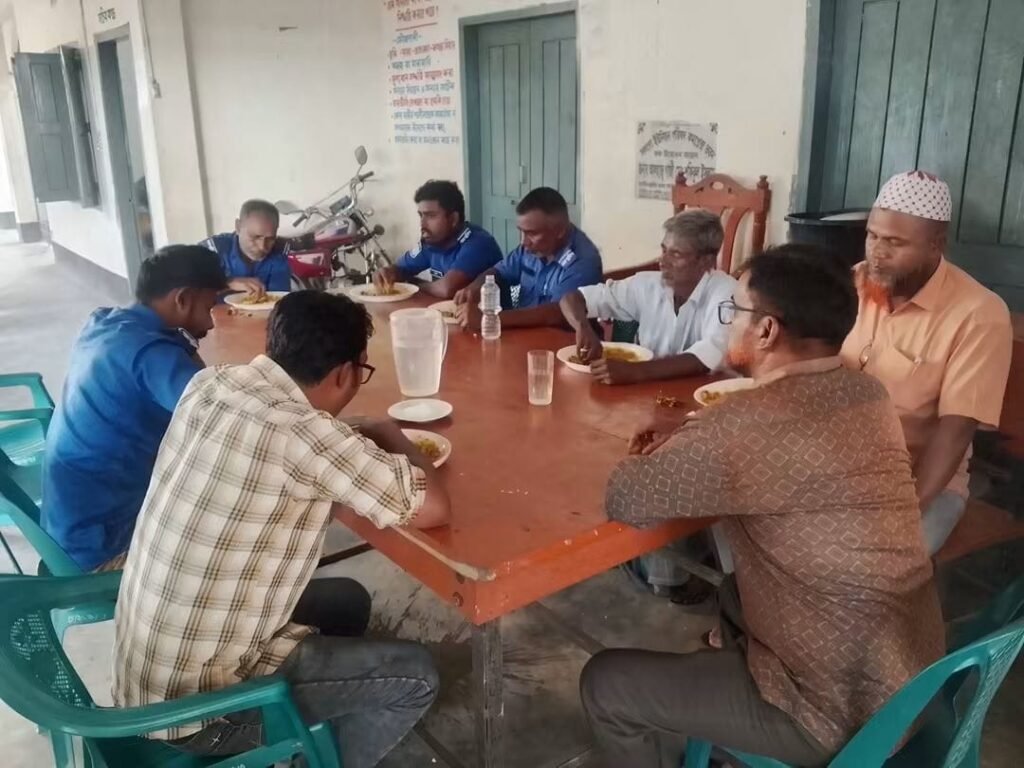 সলঙ্গায় প্যানেল চেয়ারম্যান রফিকুল ইসলামের উদ্যোগে বনভোজন অনুষ্ঠিত
