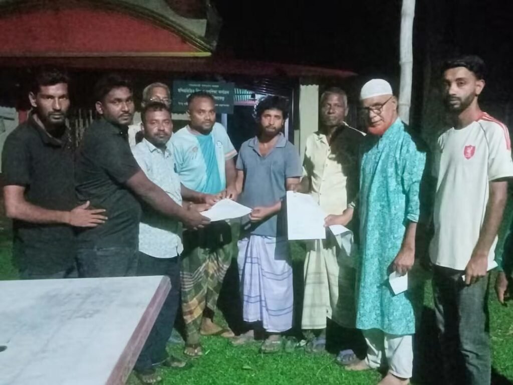 সলঙ্গায় শারদীয় দুর্গাপূজার সরকারি অনুদানের ফরম বিতরণ