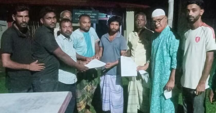 সলঙ্গায় শারদীয় দুর্গাপূজার সরকারি অনুদানের ফরম বিতরণ