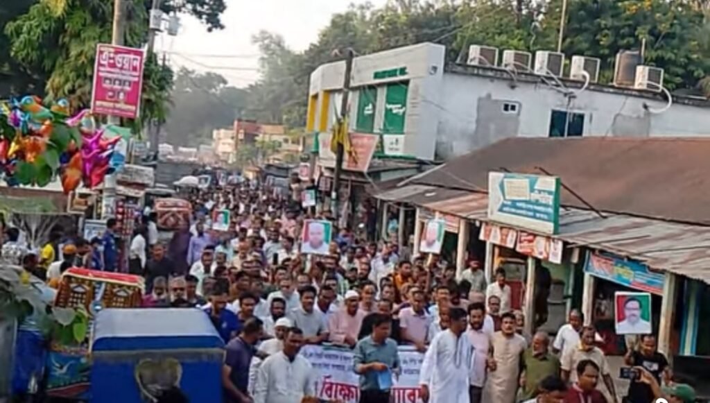 বিএনপির জেলা ও উপজেলা নেতাদের বিরুদ্ধে অপপ্রচারের প্রতিবাদে ফুলবাড়ীতে বিক্ষোভ