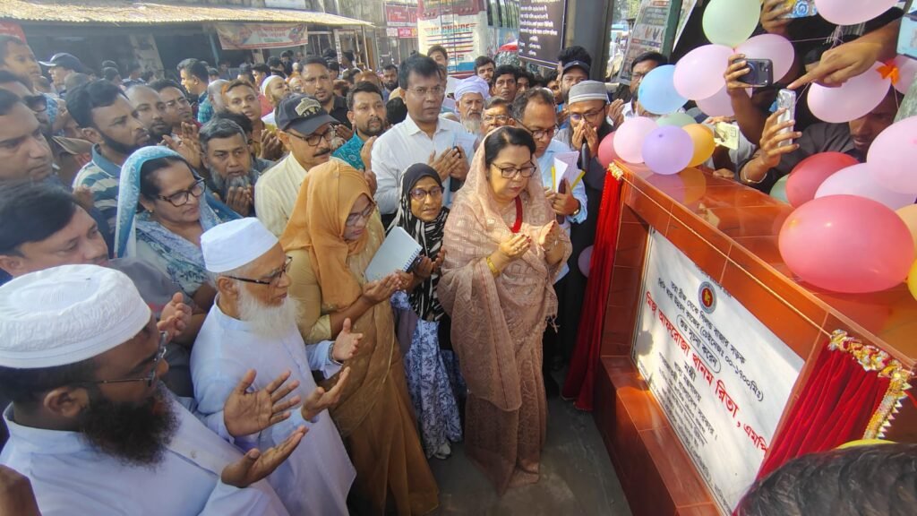 মানিকগঞ্জে তিন সড়কের উন্নয়ন কাজ উদ্বোধন করলেন খাদ্যমন্ত্রী রিতা