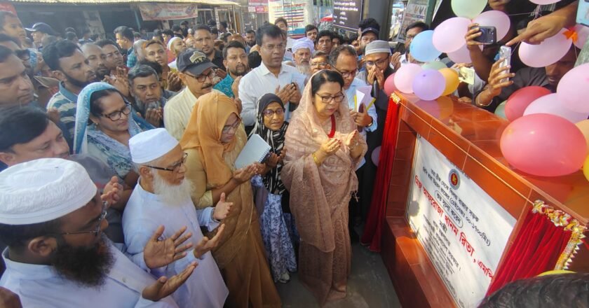 মানিকগঞ্জে তিন সড়কের উন্নয়ন কাজ উদ্বোধন করলেন খাদ্যমন্ত্রী রিতা