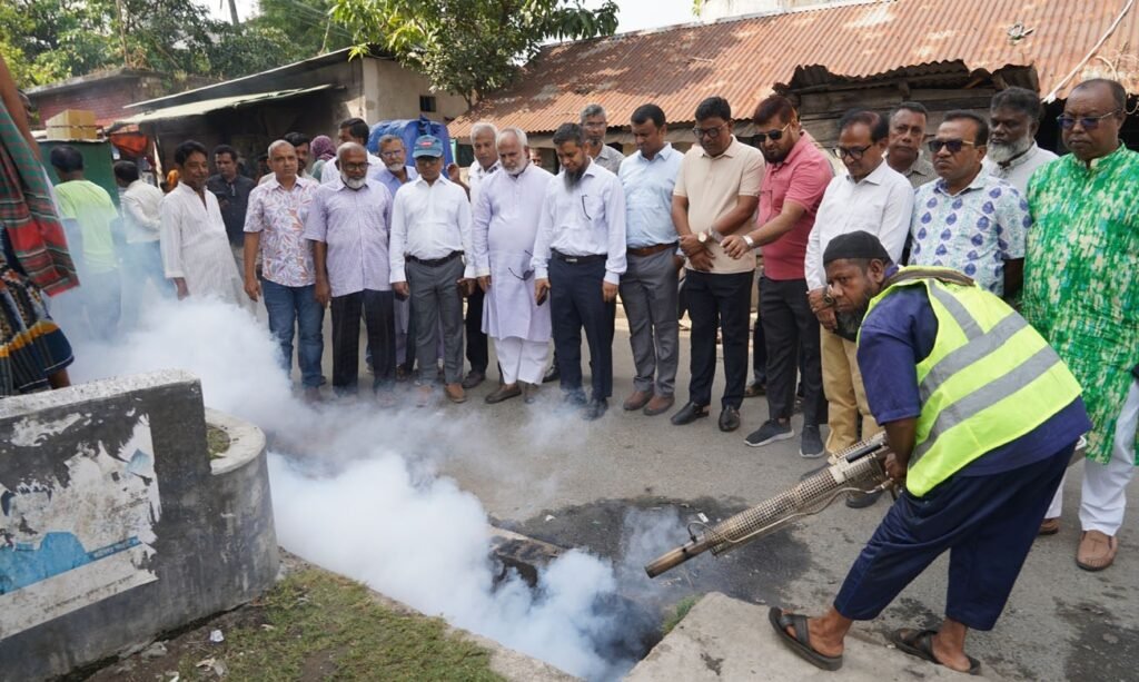 খুলনায় বিশেষ পরিচ্ছন্নতা অভিযান পরিদর্শন করলেন কেসিসি প্রশাসক মঞ্জু