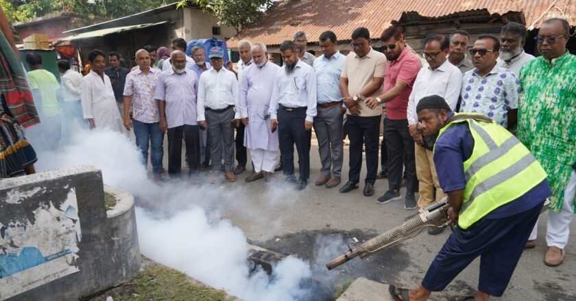 খুলনায় বিশেষ পরিচ্ছন্নতা অভিযান পরিদর্শন করলেন কেসিসি প্রশাসক মঞ্জু