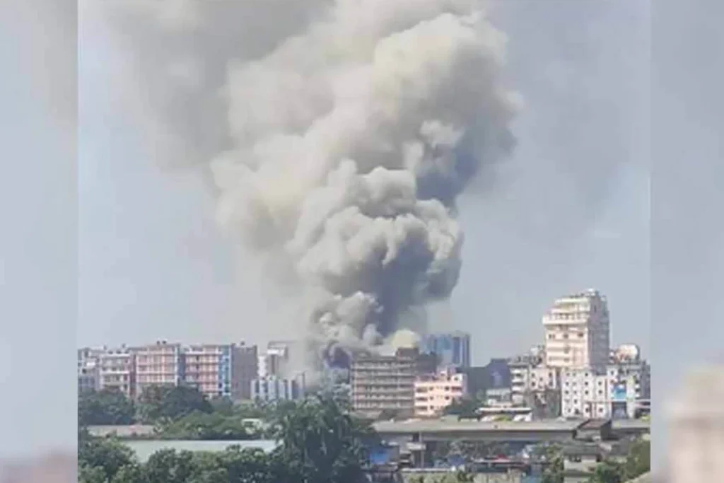 টঙ্গীতে ওষুধ কারখানায় ভয়াবহ আগুন, নিয়ন্ত্রণে ফায়ার সার্ভিসের ১১ ইউনিট